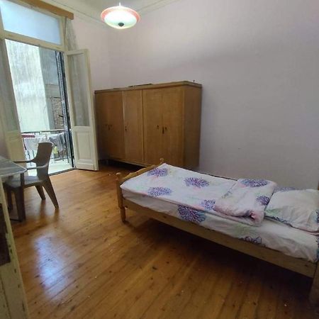 Room No5 A Private Room With Balcony For Men Only And No Ladies Allowed غرفة خاصة للرجال فقط ممنوع السيدات Alexandria Exterior photo